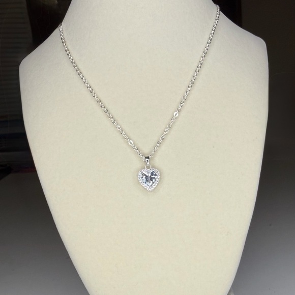 Swarovski crystal heart necklace - Picture 1 of 2